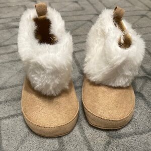 Rising star baby ugg like boots size 9-12 months